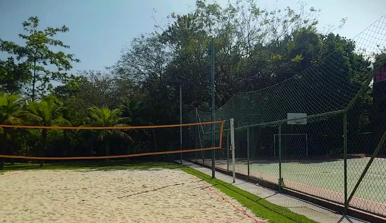 Quadra poliesportiva e futevôlei do CEPE RIO